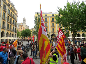 Manifestaci&oacute; de l'1 de maig pels carrers de Girona