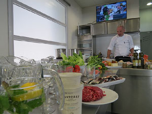 Mercat del Lleó. Sessió de cuina a l'Aula Gastronòmica a càrrec del xef Nir Zook