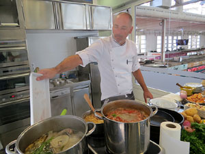 Mercat del Lleó. Sessió de cuina a l'Aula Gastronòmica a càrrec del xef Nir Zook