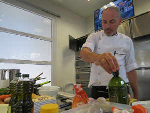 Mercat del Lleó. Sessió de cuina a l'Aula Gastronòmica a càrrec del xef Nir Zook