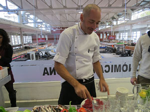 Mercat del Lleó. Sessió de cuina a l'Aula Gastronòmica a càrrec del xef Nir Zook
