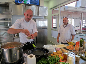 Mercat del Lleó. Sessió de cuina a l'Aula Gastronòmica a càrrec del xef Nir Zook