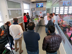 Mercat del Lle&oacute;. Sessi&oacute; de cuina a l'Aula Gastron&ograve;mica a c&agrave;rrec del xef Nir Zook