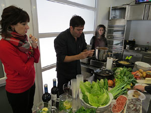 Mercat del Lle&oacute;. Sessi&oacute; de cuina a l'Aula Gastron&ograve;mica a c&agrave;rrec del xef Nir Zook