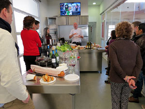 Mercat del Lle&oacute;. Sessi&oacute; de cuina a l'Aula Gastron&ograve;mica a c&agrave;rrec del xef Nir Zook