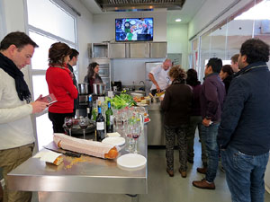 Mercat del Lle&oacute;. Sessi&oacute; de cuina a l'Aula Gastron&ograve;mica a c&agrave;rrec del xef Nir Zook