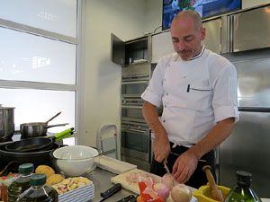 Mercat del Lleó. Sessió de cuina a l'Aula Gastronòmica a càrrec del xef Nir Zook