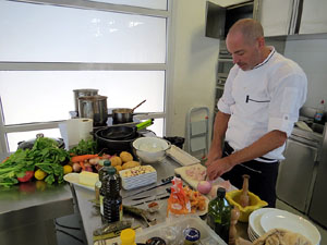 Mercat del Lleó. Sessió de cuina a l'Aula Gastronòmica a càrrec del xef Nir Zook