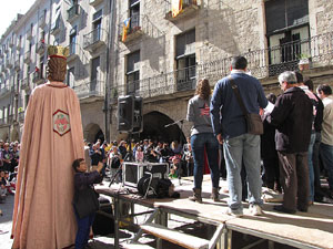 Enlla&ccedil;ats per la Llengua. La pla&ccedil;a del Vi