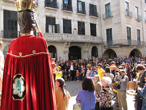 Enlla&ccedil;ats per la Llengua. La pla&ccedil;a del Vi