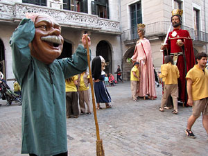 Cercavila a càrrec del grup Fal·lera Gironina