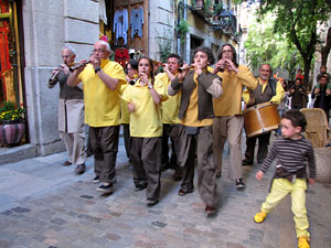 Cercavila a càrrec del grup Fal·lera Gironina