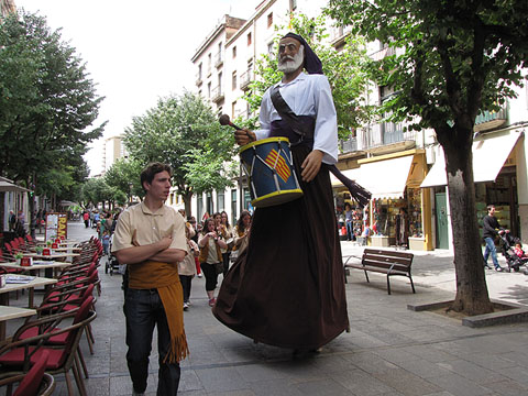 La cercavila a la Rambla de la Llibertat