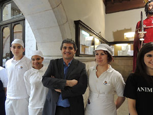 Homenatge als germans Roca del Celler de Can Roca. Arribada a la pla&ccedil;a del Vi