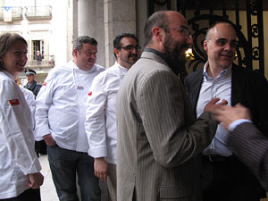 Homenatge als germans Roca del Celler de Can Roca. Arribada a la pla&ccedil;a del Vi