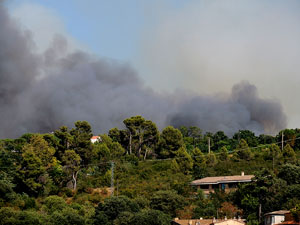 Incendi forestal darrere Les Pedreres