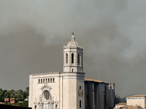 Incendi forestal darrere Les Pedreres