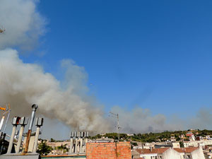 Incendi forestal darrere Les Pedreres