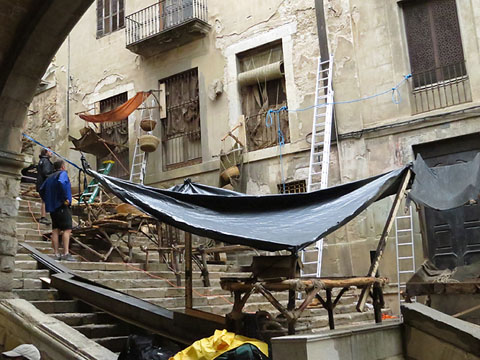 Treballs de muntatge a la pujada de Sant Mart&iacute;
