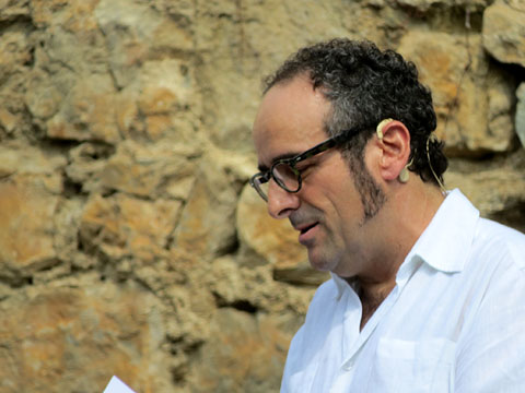 Salvador Garcia-Arb&oacute;s presentant l'acte