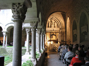 Festa de la Mare de D&eacute;u de Gr&agrave;cia i de Bell-ull als claustres de la Catedral de Girona