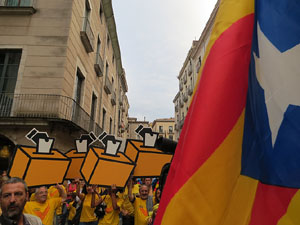 Concentració pel 9N a la plaça del Vi