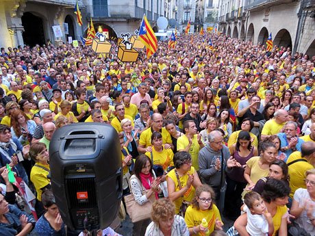 Concentració pel 9N a la plaça del Vi