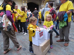 Concentració pel 9N a la plaça del Vi