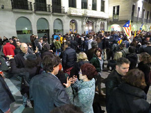 Concentraci&oacute; a la pla&ccedil;a del Vi per celebrar el nomenament de Carles Puigdemont com a candidat a la Generalitat de Catalunya