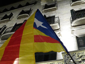 Concentraci&oacute; a la pla&ccedil;a del Vi per celebrar el nomenament de Carles Puigdemont com a candidat a la Generalitat de Catalunya