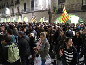 Concentraci&oacute; a la pla&ccedil;a del Vi per celebrar el nomenament de Carles Puigdemont com a candidat a la Generalitat de Catalunya