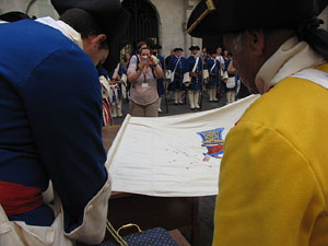 Clavetejat de la bandera a la plaça del Vi