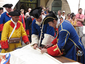 Clavetejat de la bandera a la pla&ccedil;a del Vi