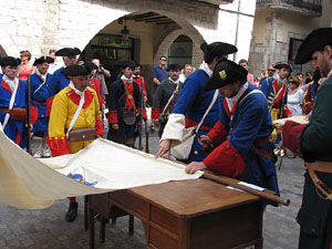 Clavetejat de la bandera a la pla&ccedil;a del Vi