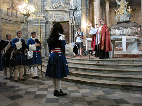 La benedicció de la bandera de la capella de Sant Narcís
