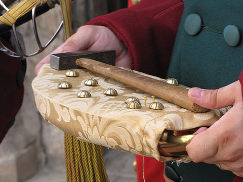 Claus i martell del clavetejat de la bandera