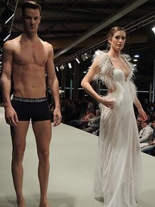 Sal&oacute; Tot Nuvis 2013