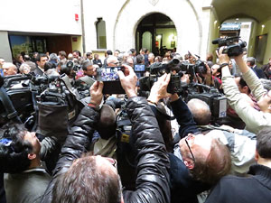 Ple de ren&uacute;ncia de Carles Puigdemont com alcalde de Girona