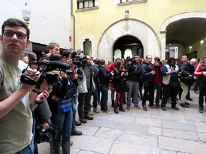 Ple de ren&uacute;ncia de Carles Puigdemont com alcalde de Girona