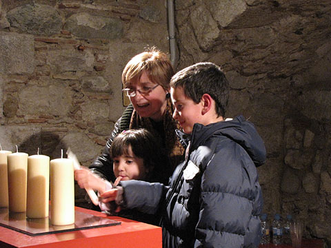 Dia de la Mem&ograve;ria de l'Holocaust - Assaig de l'encesa de les espelmes