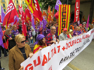 Manifestaci&oacute; de l'1 de maig pels carrers de Girona