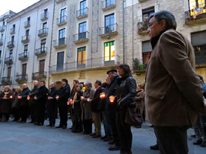 Concentració silenciosa en record de Muriel Casals a la plaça del Vi de Girona