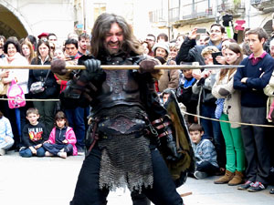 Girona de Gel i Foc. Combats medievals pel grup Drakònia. Estrena de la sisena temporada de Joc de Trons a Girona