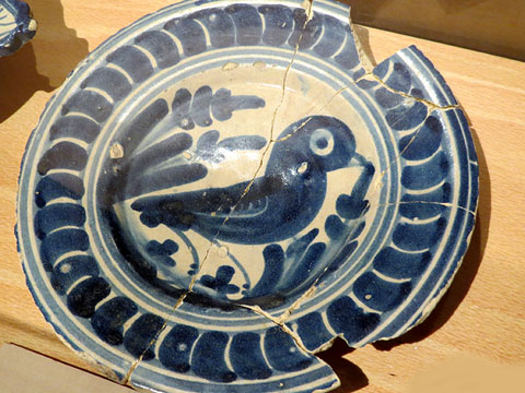 Plat de cer&agrave;mica blava. Segle XVII