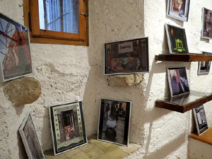 Exposició 'Fora al carrer', fotografies de Josep Burset, a l'espai El túnel del Bellmirall