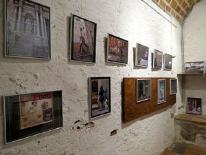 Exposició 'Fora al carrer', fotografies de Josep Burset, a l'espai El túnel del Bellmirall