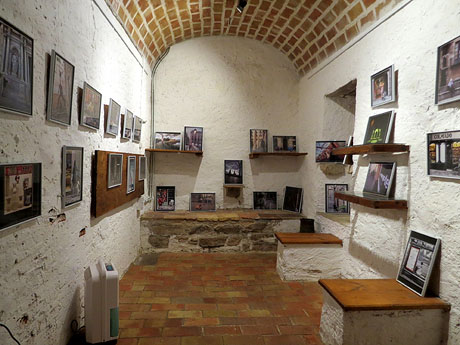 Exposició 'Fora al carrer', fotografies de Josep Burset, a l'espai El túnel del Bellmirall