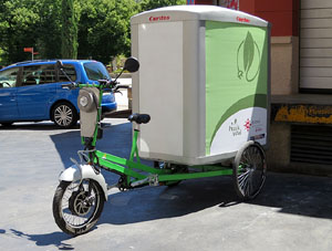 Campanya de recollida d'aliments al Mercat del Lle&oacute;. Presentaci&oacute; pel regidor de Sostenibilitat, Medi Ambient, Participaci&oacute; i Cooperaci&oacute; de l'Ajuntament de Girona Eduard Berloso