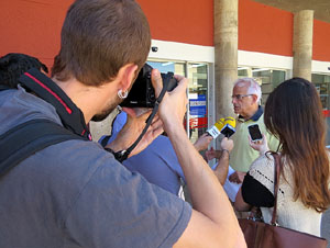 Campanya de recollida d'aliments al Mercat del Lle&oacute;. Presentaci&oacute; pel regidor de Sostenibilitat, Medi Ambient, Participaci&oacute; i Cooperaci&oacute; de l'Ajuntament de Girona Eduard Berloso