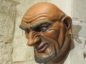 Monstrari de carrer. Exposici&oacute; de figures de la imatgeria festiva popular de Nuxu Perpiny&agrave